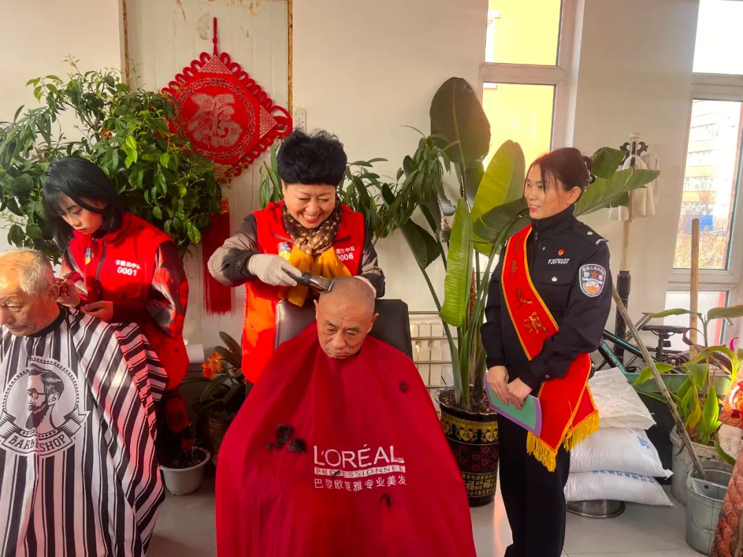 扎赉特旗公安局|春“锋”送暖植心田 心系群众情无限