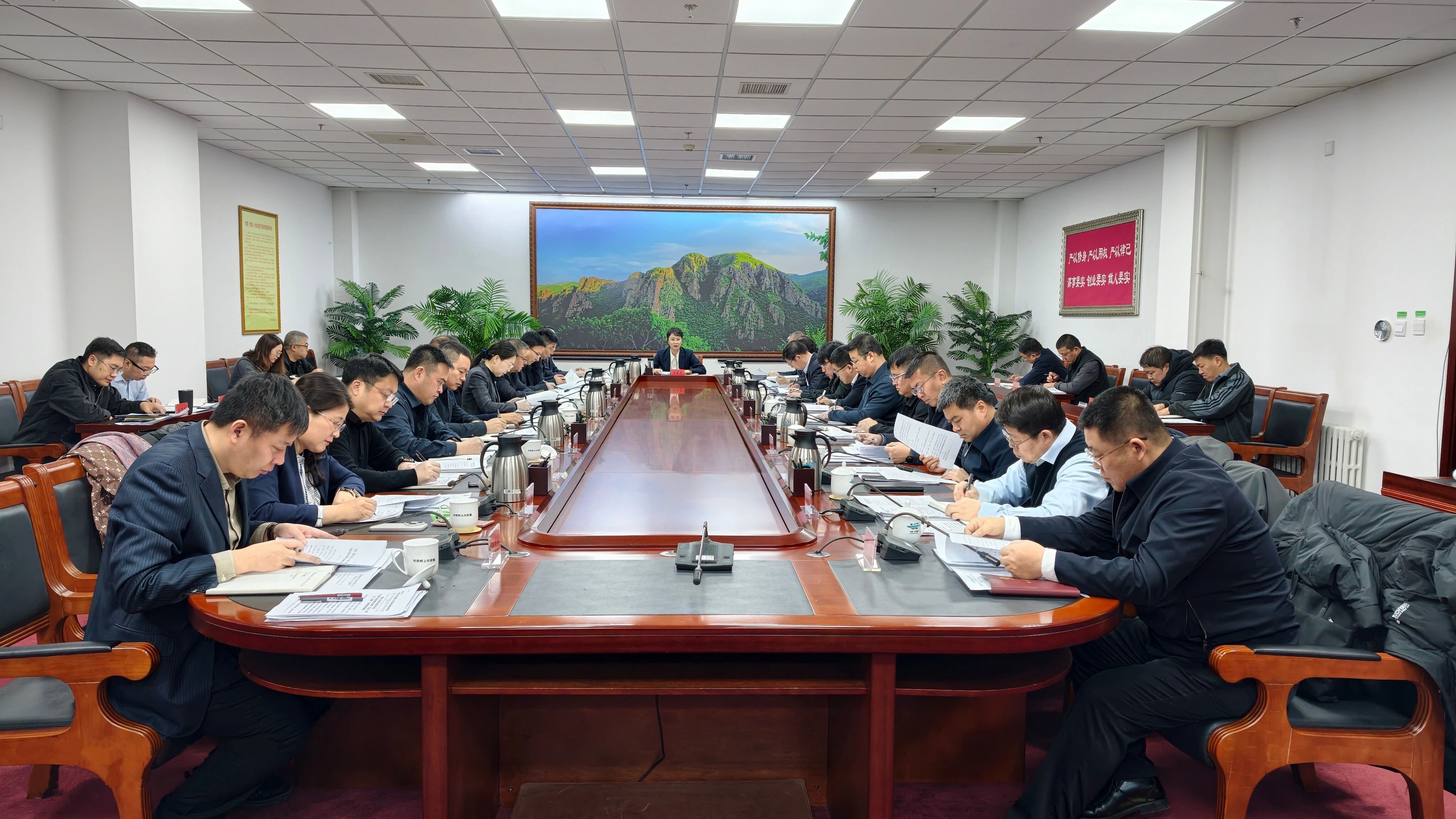 兴安盟委政法委员会2026年第1次全体（扩大）会议暨政法委员述职述廉会召开