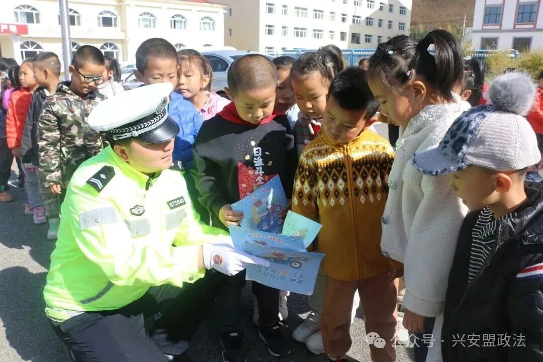 兴安盟公安机关交管部门深入学校开展交通安全宣讲活动
