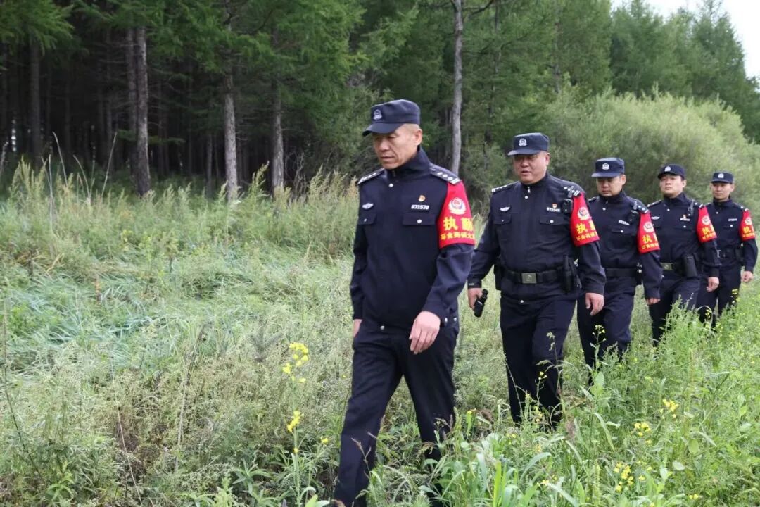 五岔沟森林公安分局民辅警深入林区开展常态化巡山护林