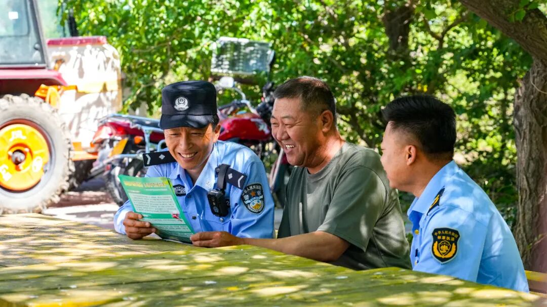 科尔沁国家级自然保护区森林公安派出所民辅警入户宣讲生态保护法规